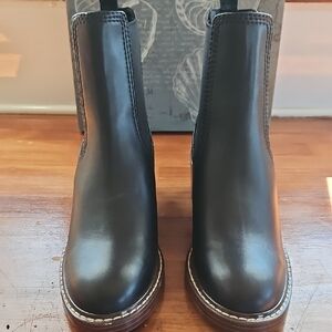 NWOB STEVE MADDEN BOOTS